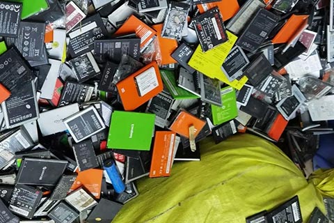 奔驰电池回收多少钱√旧锂电池回收报价-emc电池回收
